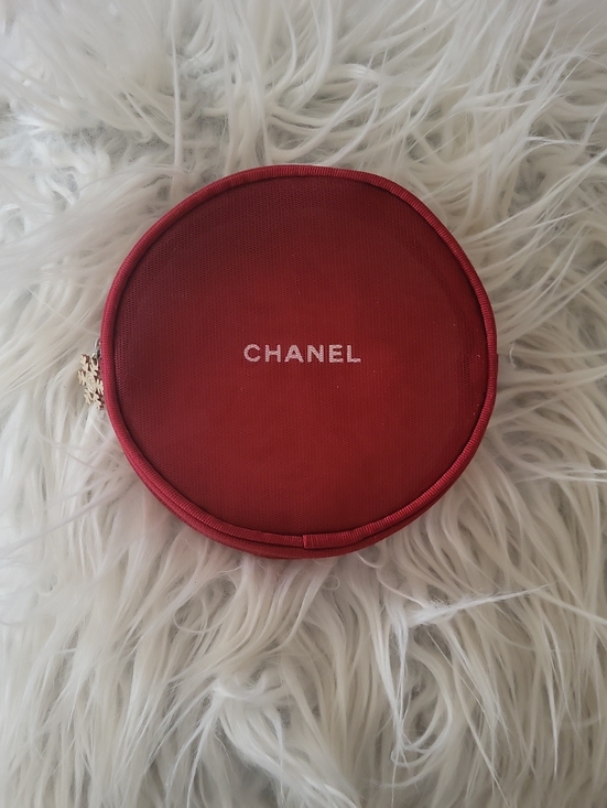 CHANEL Handbags - ❤️CHANEL BEAUTE Holiday Red Round Zip Cosmetic Case with Logo - Limited Edition